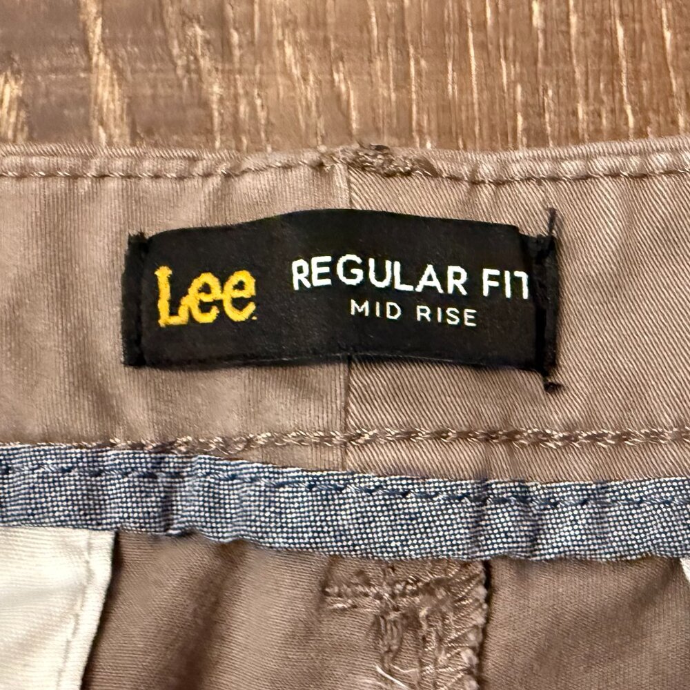 Lee Regular Fit Mid Rise Shorts – Size 12 - Picture 9 of 10